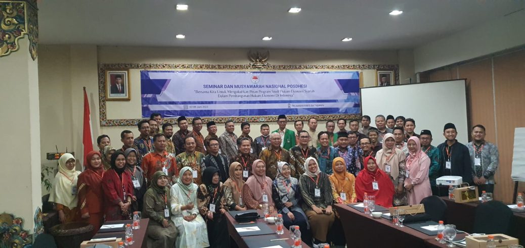 Ketua Prodi HES UIN Mataram Dr. Syukri berfoto bersama semua Kaprodi HES PTKIN Se-Indonesia